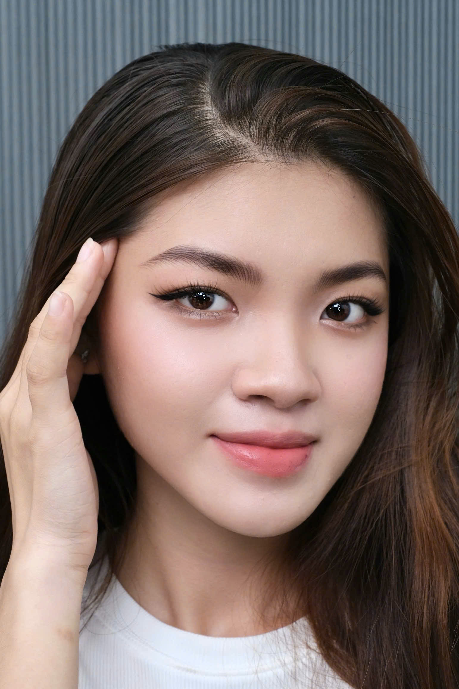 Chân mày Hairstroke có phù hợp với người ít lông mày không