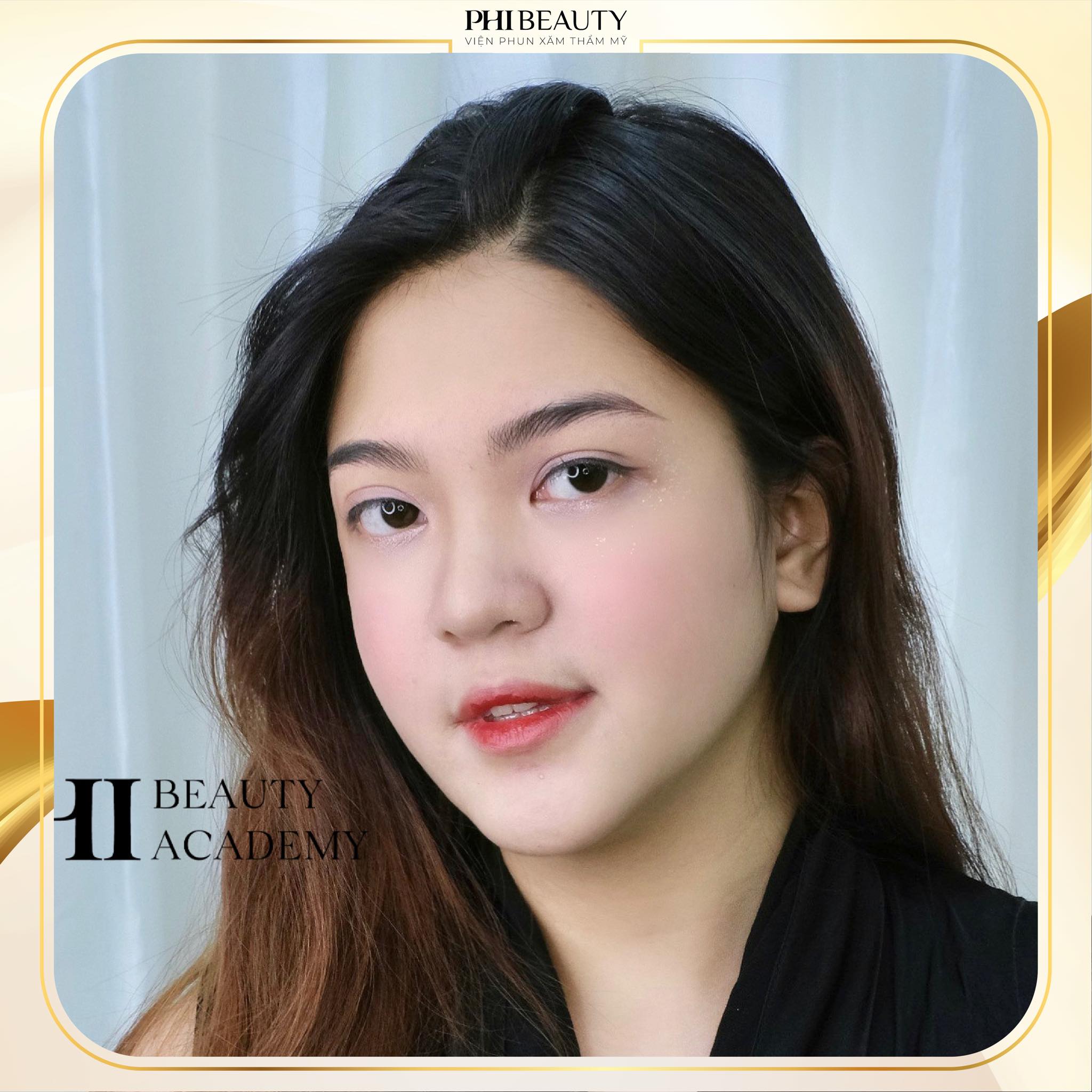 Phun mày Hairstroke sau xóa xăm – sợi mày mảnh, mềm tự nhiên tại Phi Beauty.